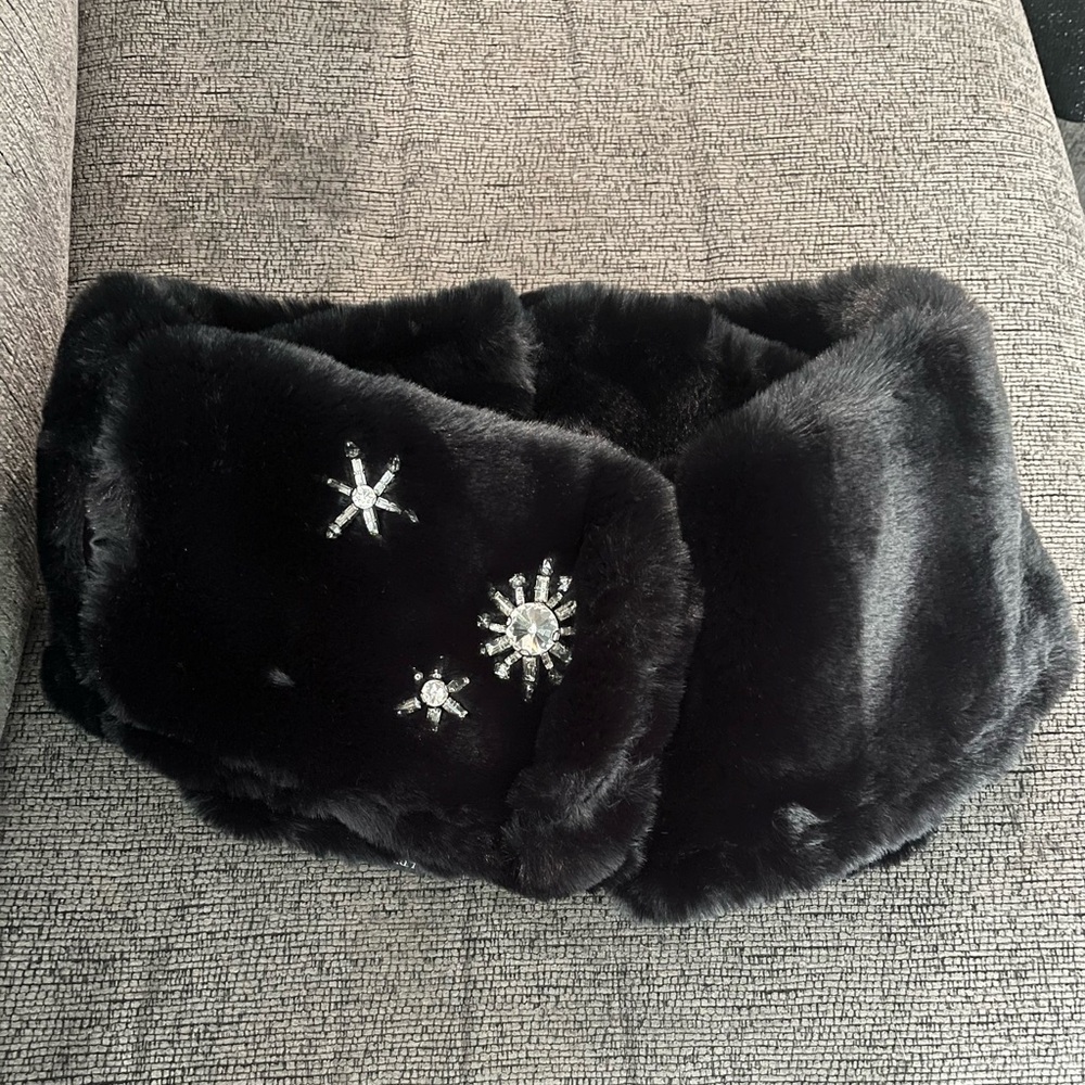 Victoria’s Secret Sparkle Bling Snowflake Faux Fur Scarf Black NWT